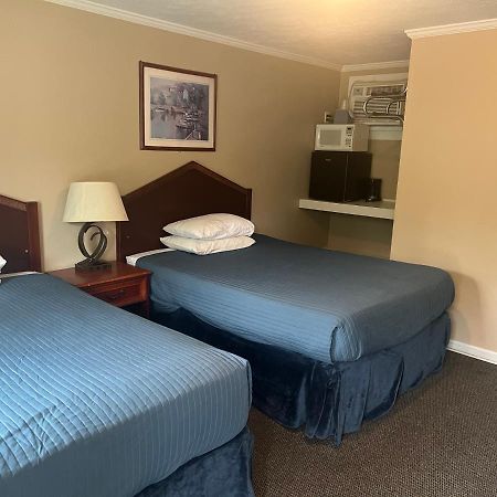 Steelhead Inn Erie Bagian luar foto