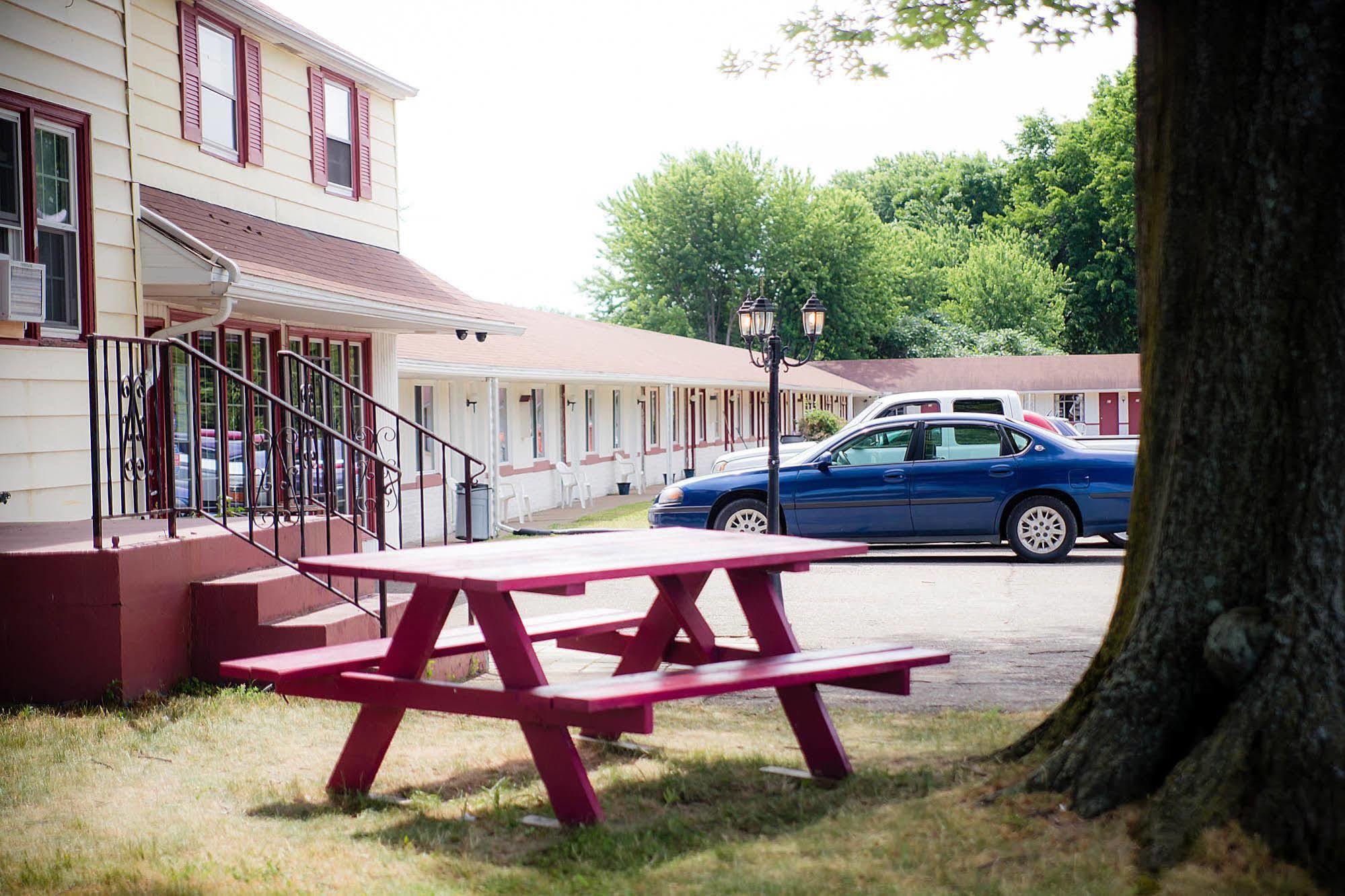Steelhead Inn Erie Bagian luar foto