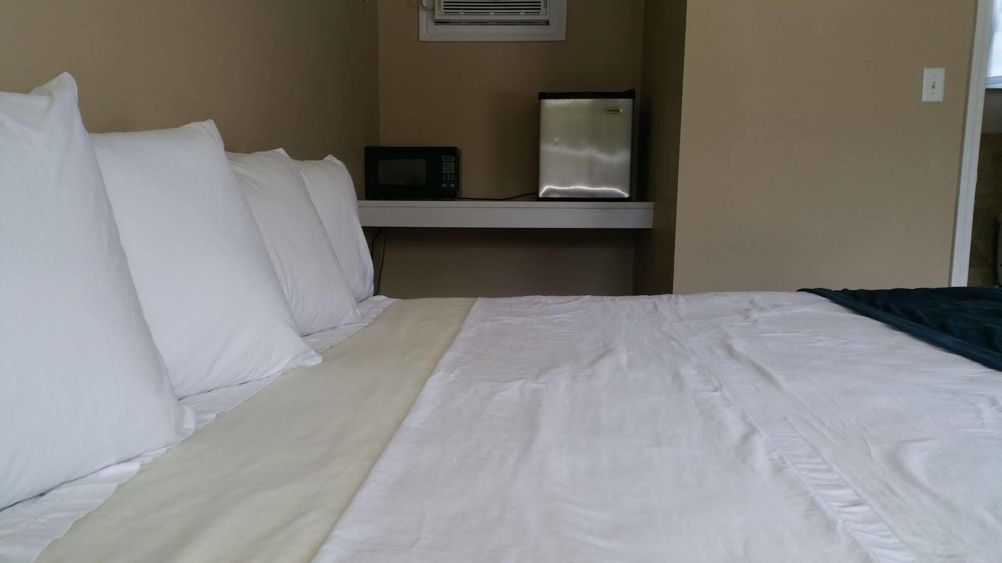 Steelhead Inn Erie Bagian luar foto