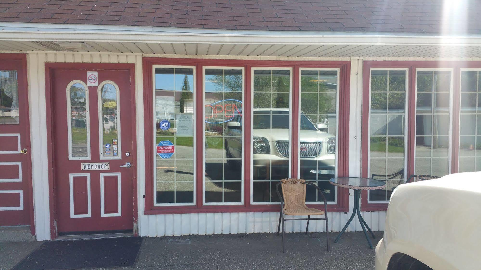 Steelhead Inn Erie Bagian luar foto